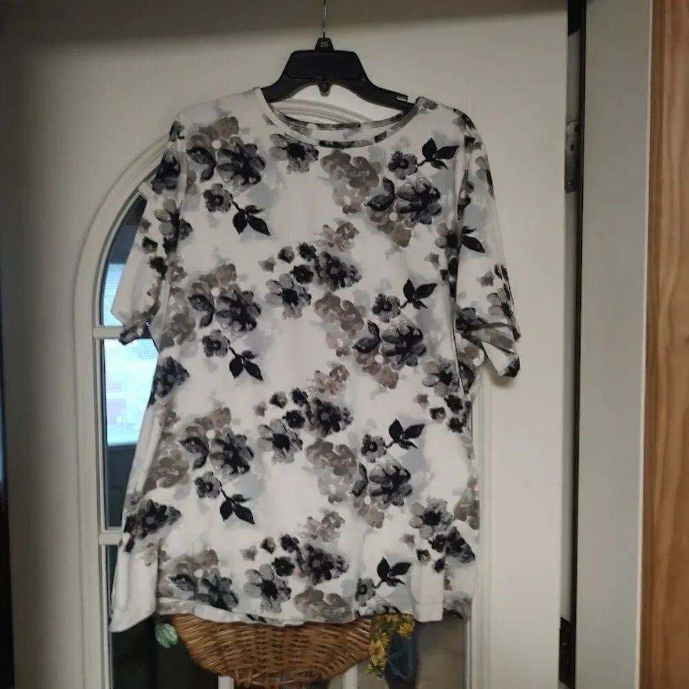D & Co Black Beige Flowered Short Sleeve Top Size Women's 2X